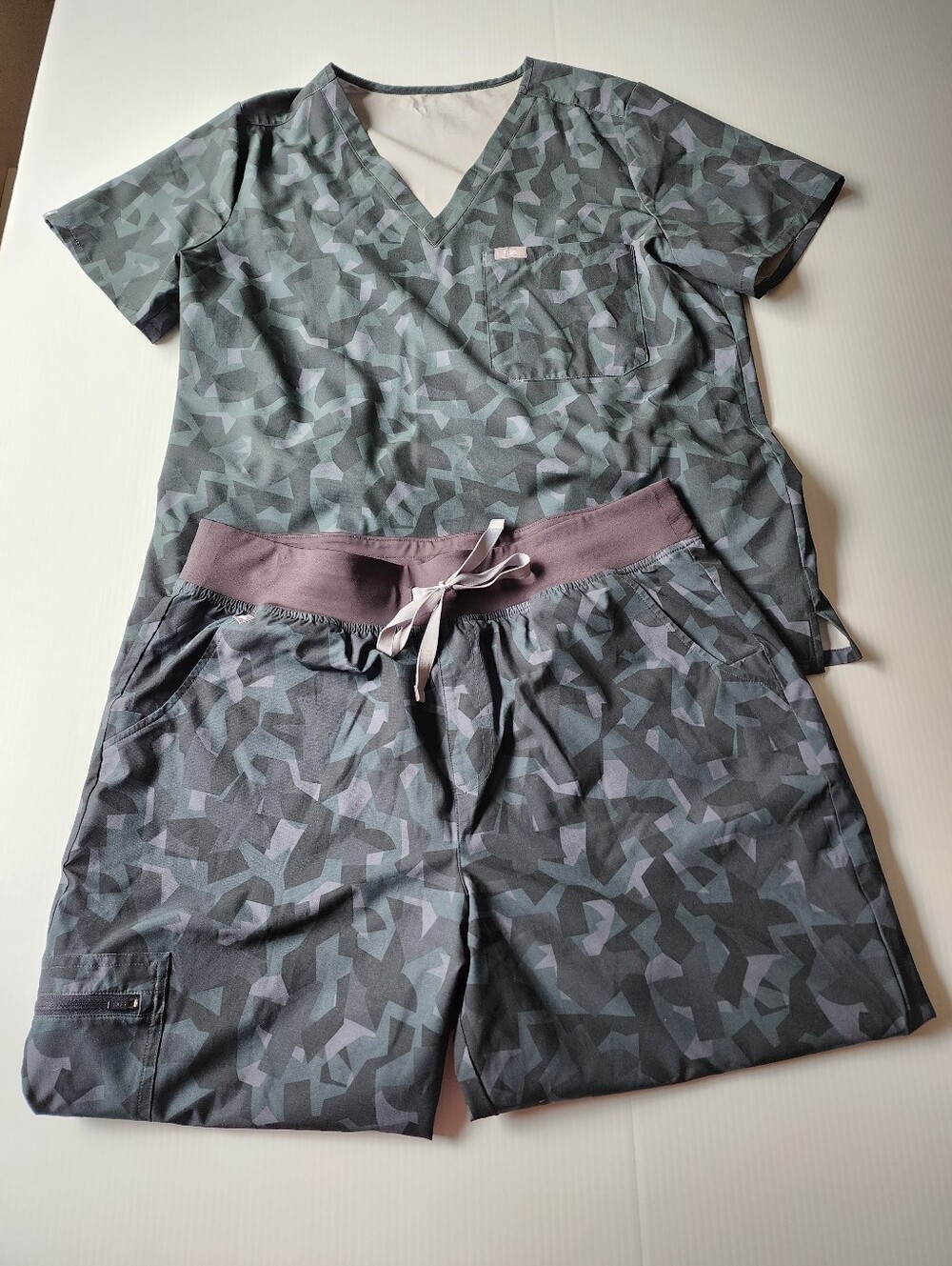 FIGS Camo Bonsai FREEx Set XL- Catarina Top, Zamora Jogger Bottoms Womens